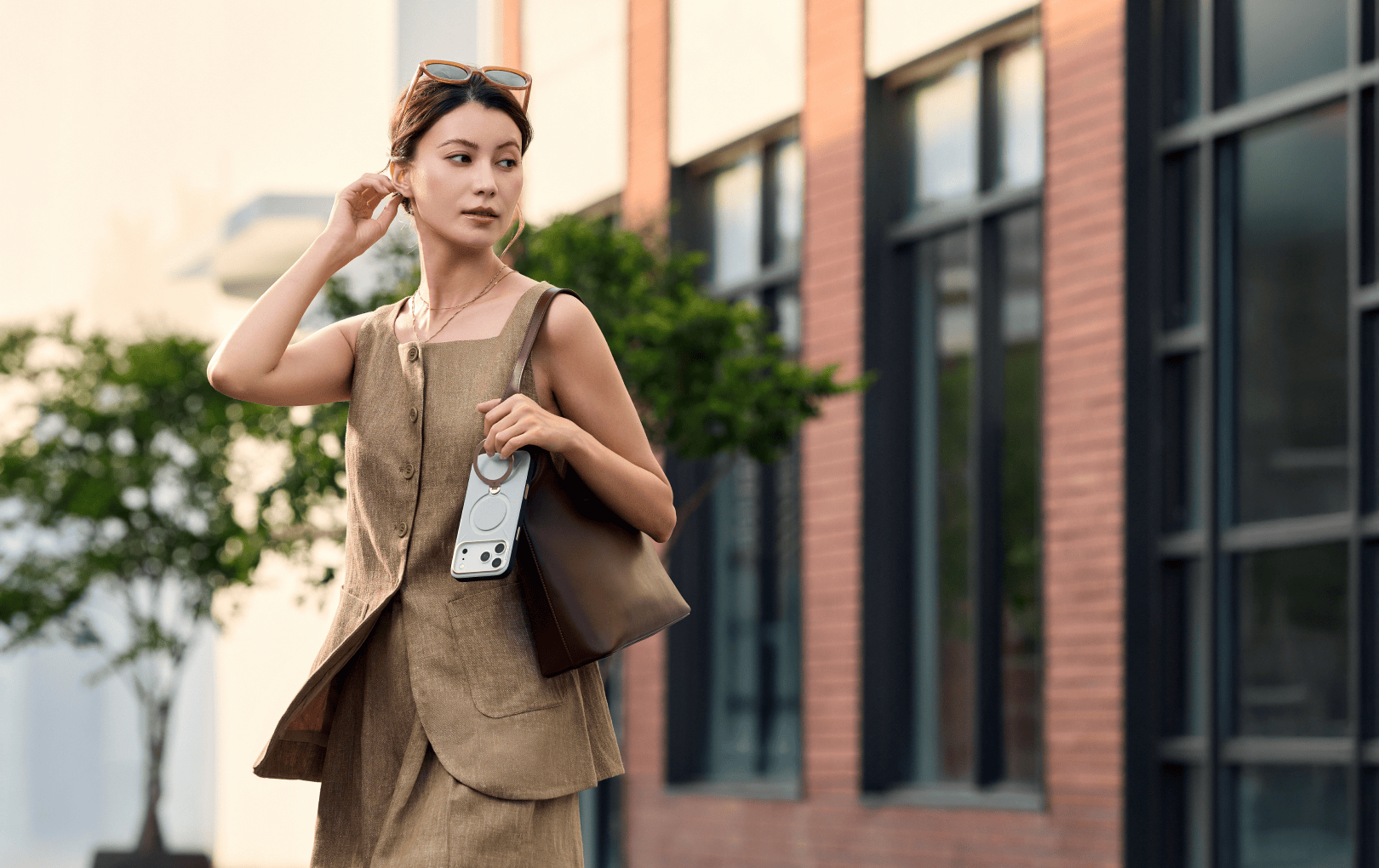 YouTubeのレビューを吟味して購入しました。作りがしっかりしており安心感がある。マグネットの強さも優れている。スタンドとして使いやすく操作時の節度感も良い。